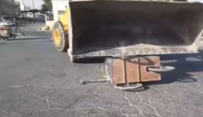 مخالفات وتجاوزات قائمة دون محاسبة الشواربة يُقرر انهاء خدمات مدير السوق المركزي والسبب …فيديو