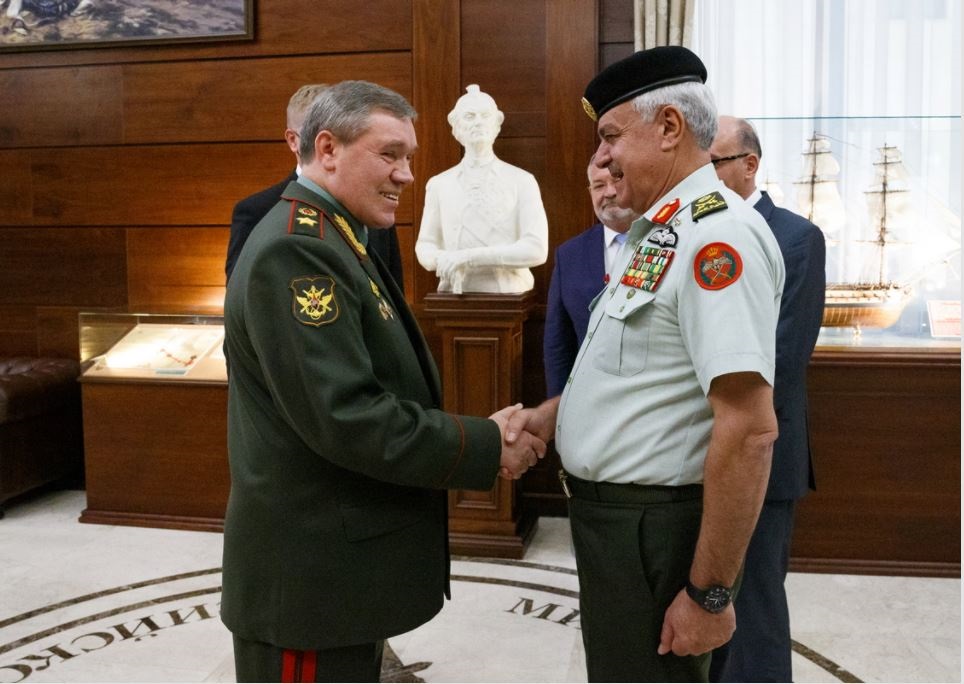 اللواء الحنيطي يلتقي رئيس هيئة الأركان العامة للقوات الروسية