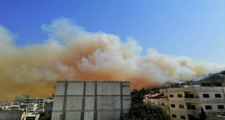 سوريا.. حرائق ضخمة في ريف حماة تقترب من المنازل