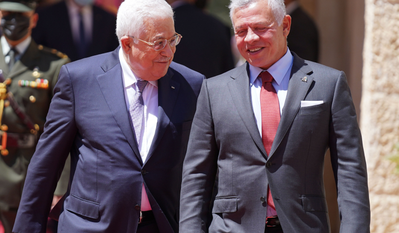 الملك يلتقي الرئيس الفلسطيني