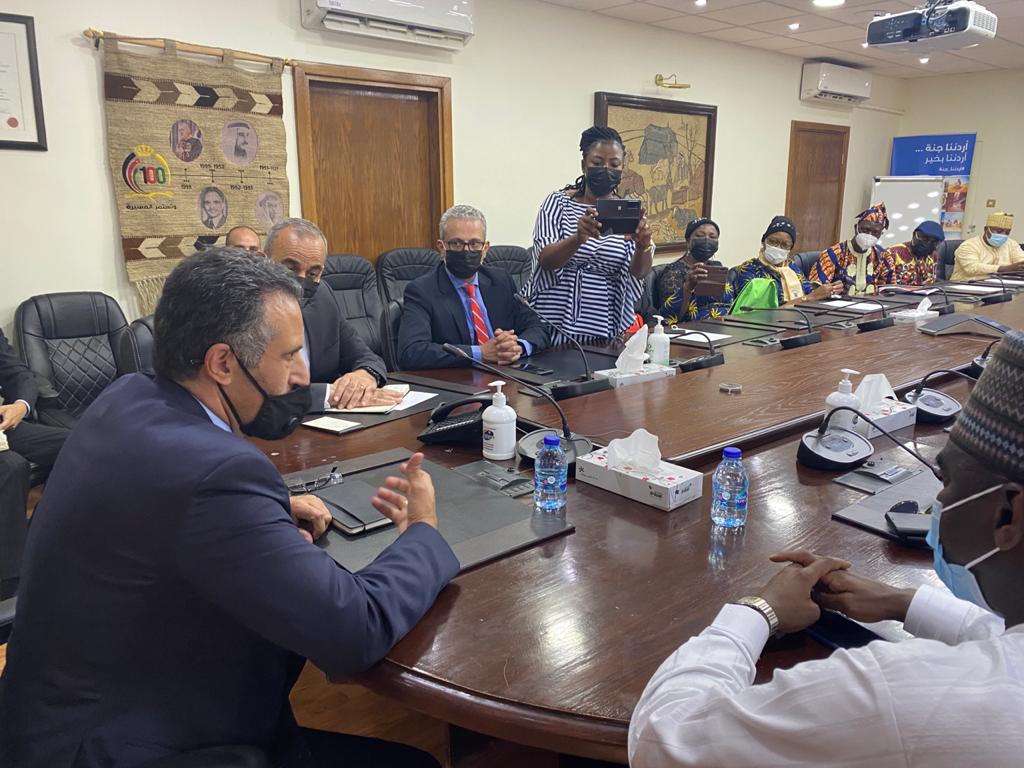 وزير السياحة يلتقي الوفد النيجيري القادم للمملكة بقصد السياحة الدينية