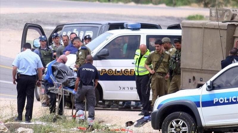 طعن جندي إسرائيلي في تل أبيب وهروب المهاجم