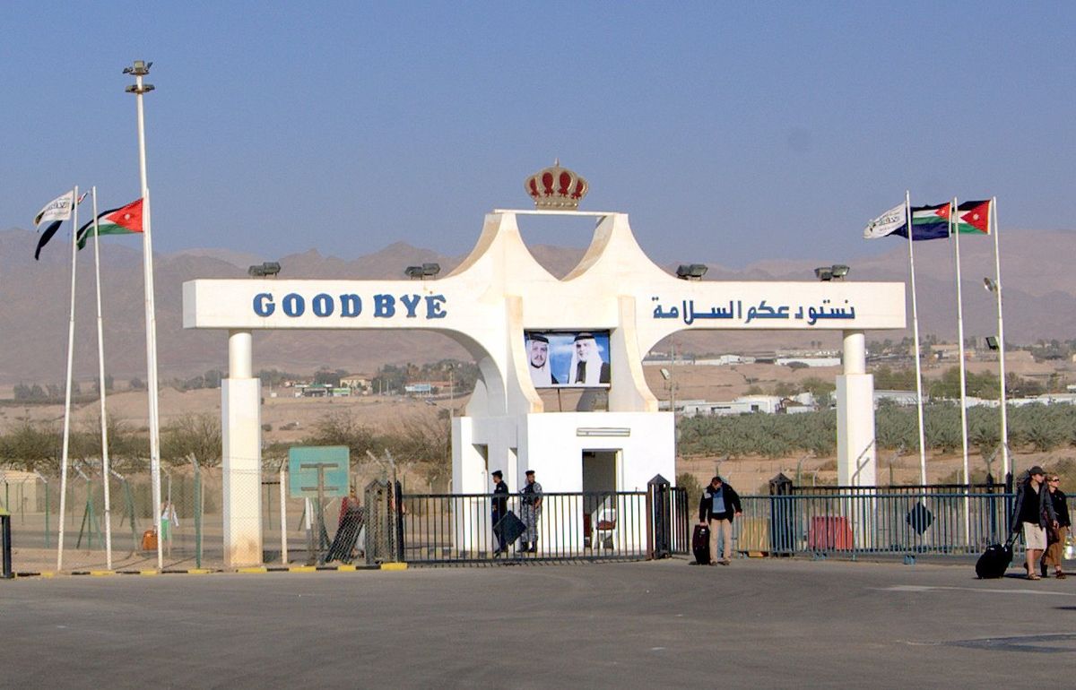 مناشدة بفتح معبري المدورة والدرة أمام حركة الشحن