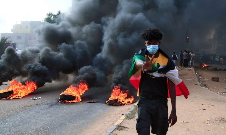 مقتل 7 أشخاص وإصابة 140 آخرين في احتجاجات السودان ..فيديو