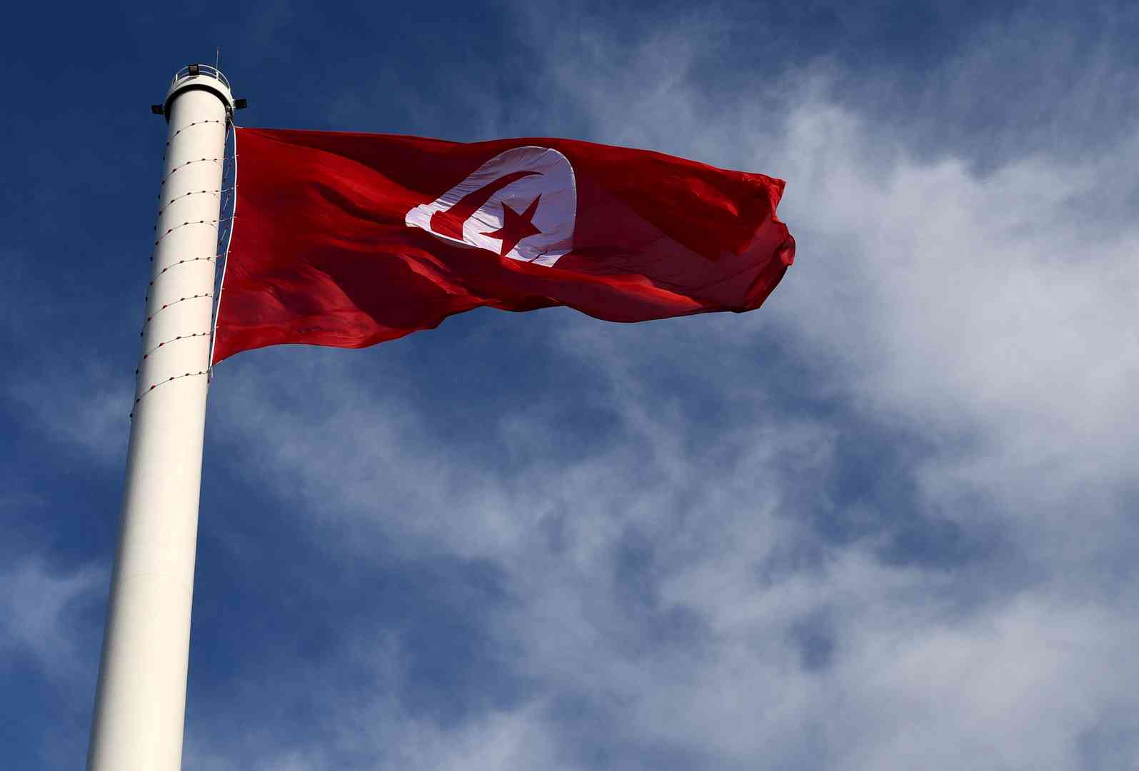 تونس تحتجز وزير سابق و7 مسؤولين آخرين بشبهة فساد