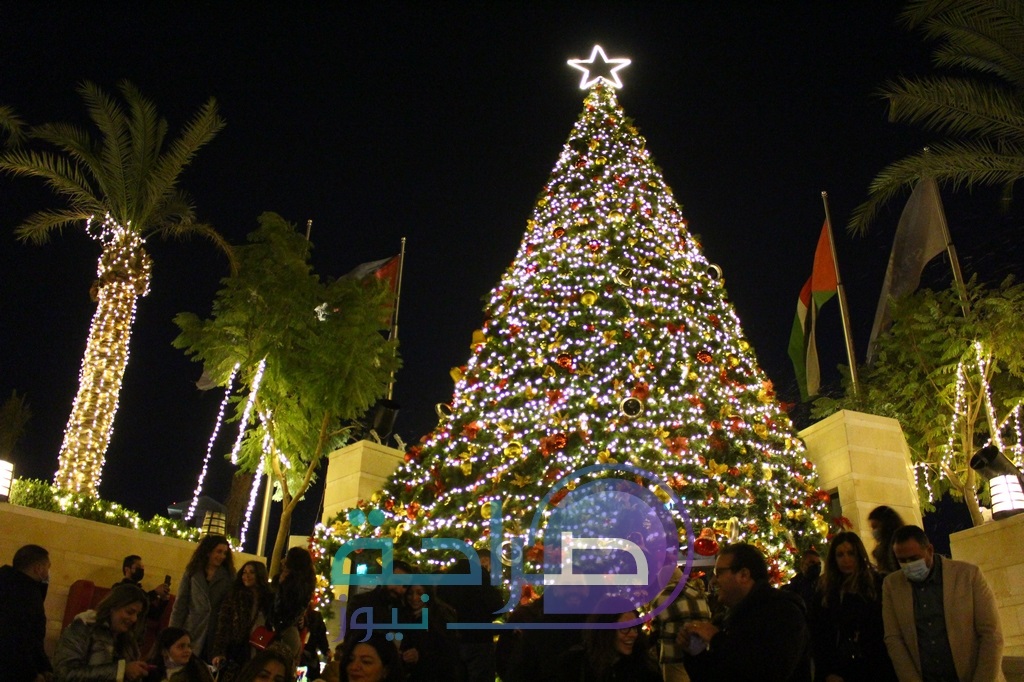إيجل هيلز الاردن تضيء شجرة عيد الميلاد