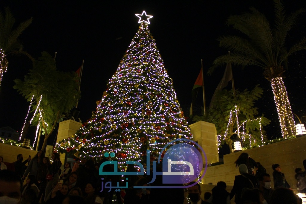 إيجل هيلز الاردن تضيء شجرة عيد الميلاد