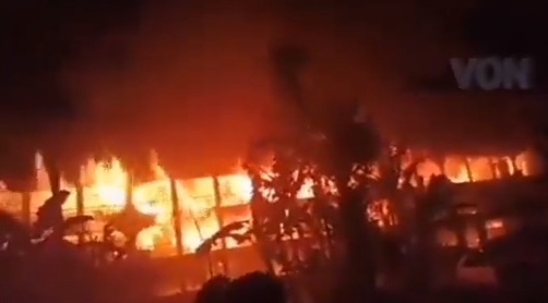 مصرع 32 شخصا جراء حريق عبارة في بنغلاديش