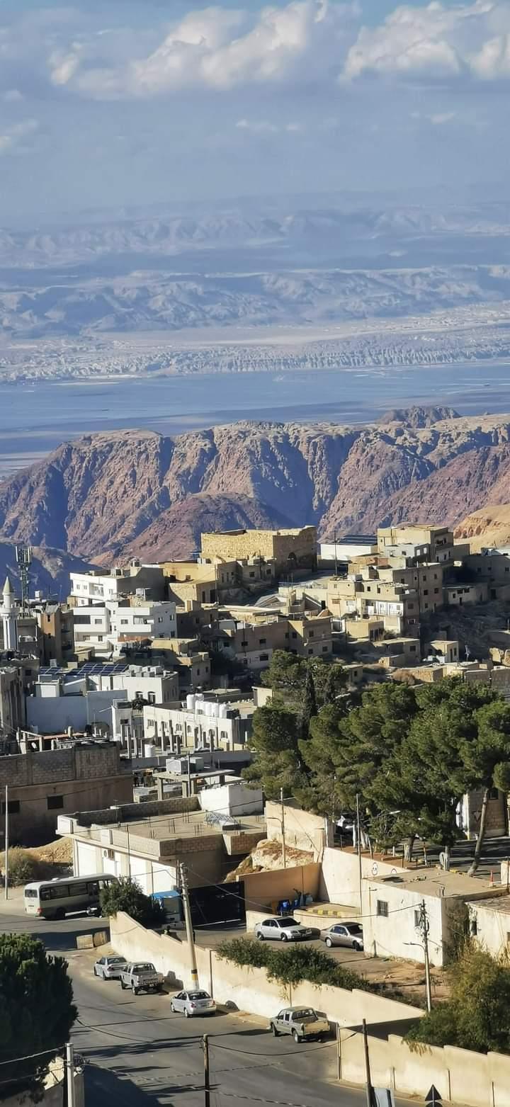 صورة .. البحر الميت وجبال فلسطين من الطفيلة