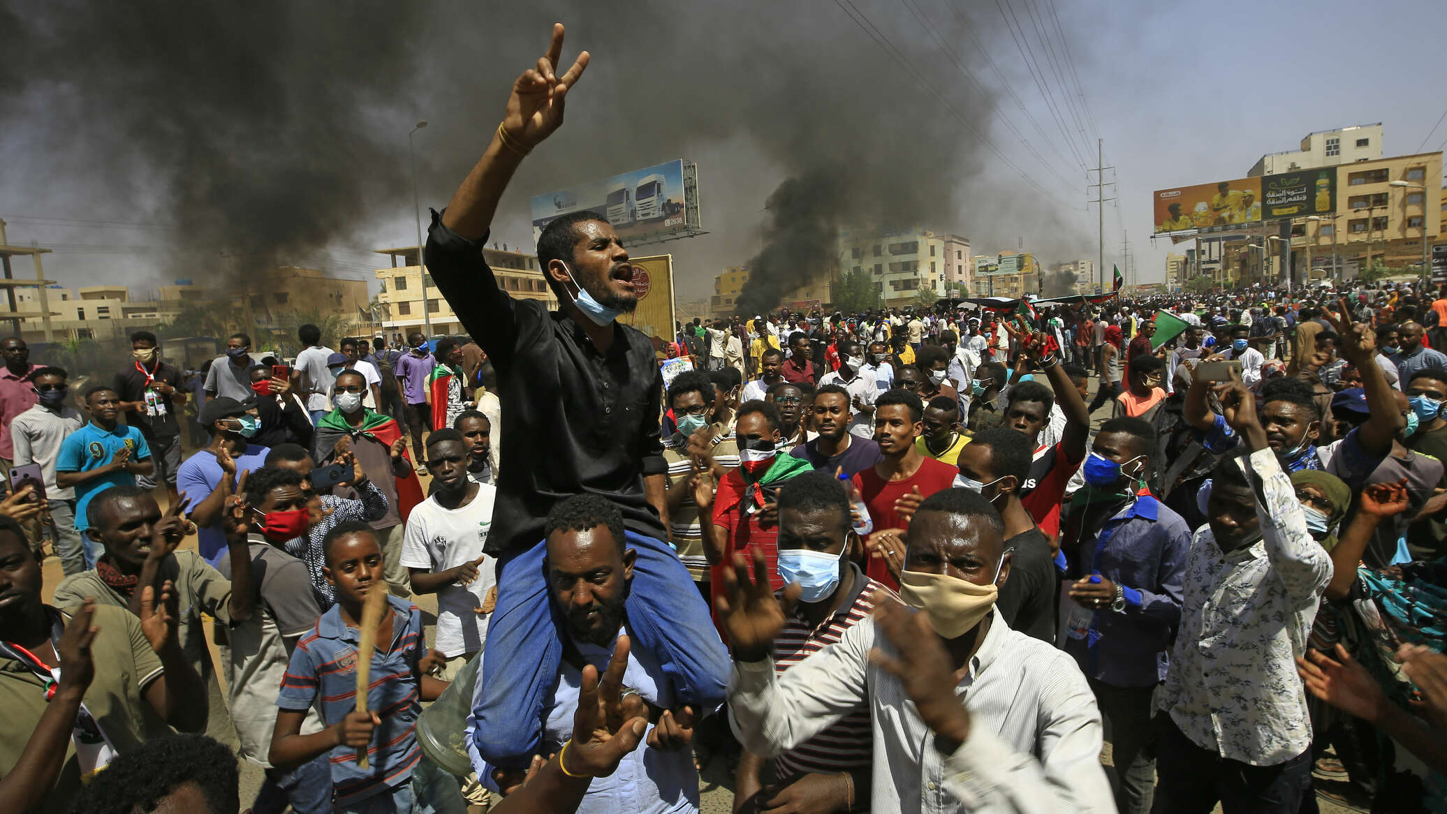 السودان : مقتل 3 مدنيين في ام درمان واستمرار المظاهرات والمطالبة بحكومة مدنية ..فيديو