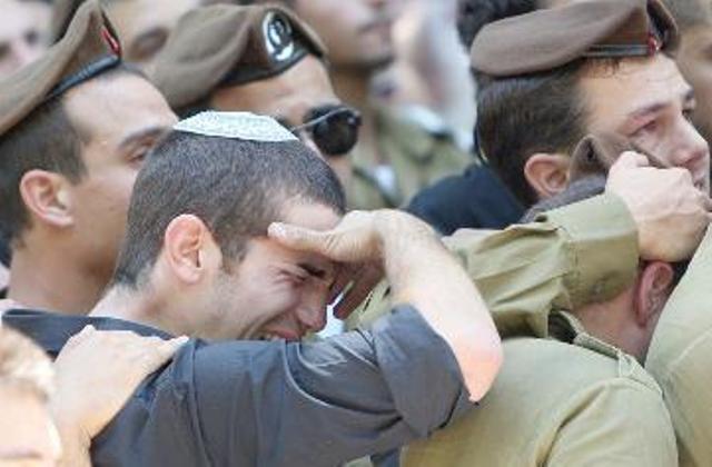 تفصيلات جديدة لمقتل ضابطين اسرائيليين برصاص زميلهم