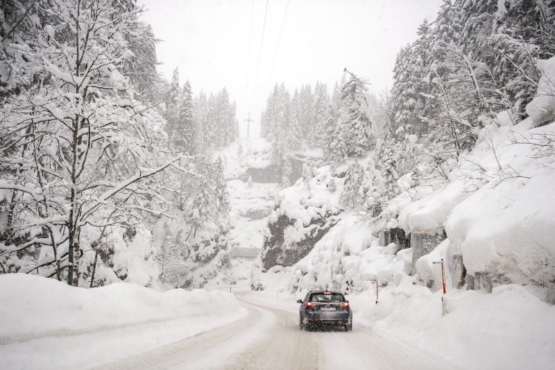 epa07263397 A car drives through a snow covered road during heavy snowfall near Obertauern, Austria, 05 January 2019. Austria and southern Germany are expected to receive heavy snowfalls over the weekend. Weather forecasts warn that the snowstorm could cause roadblocks and increased avalanche danger in many parts of the affected region. EPA/CHRISTIAN BRUNA