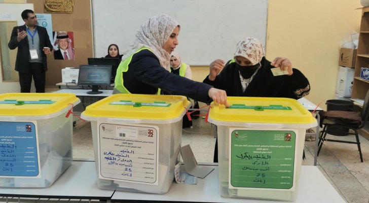 ناخبون ورؤساء لجان: الجهوزية الفنية في مراكز الاقتراع ساهمت في تسهيل عملية الانتخاب