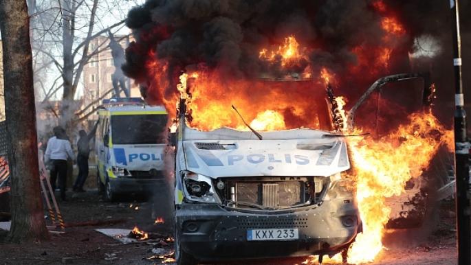 شاهدوا ردود فعل المسلمين على حرق زعيم حزب دنماركي متطرف نسخة من القرآن الكريم