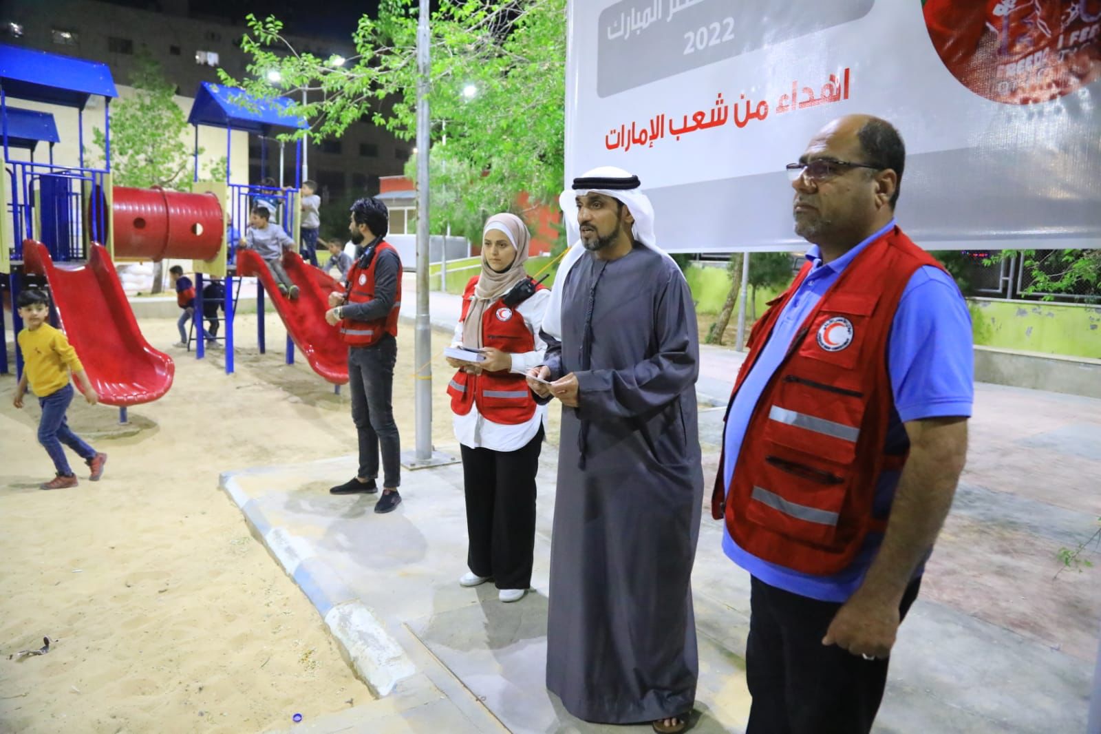 بالصور …السفارة الاماراتية تشارك في مبادرة مشاريع الخير الرمضانية التي ينفذها الهلال الأحمر الاردني