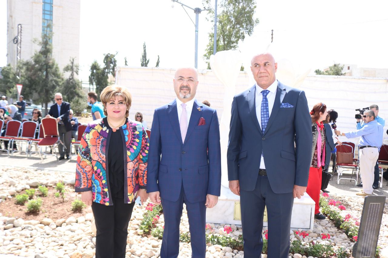 امين عمان والسفير العراقي يزيحان الستار عن مجسم السوسنة على الدوار السادس