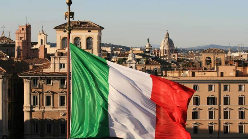 إيطاليا تطرد 30 دبلوماسيا روسيا.. وموسكو تتوعد