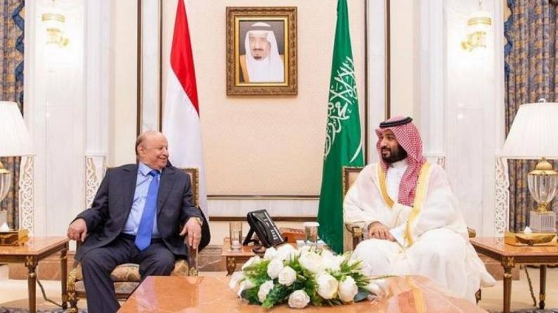 “وول ستريت جورنال”: السعودية أجبرت الرئيس اليمني الموالي لها على التنحي وفرضت الإقامة الجبرية عليه