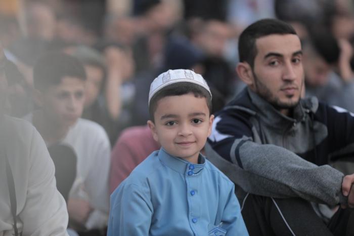 عيد الفطر يحل في 3 أيام مختلفة في العالم الإسلامي