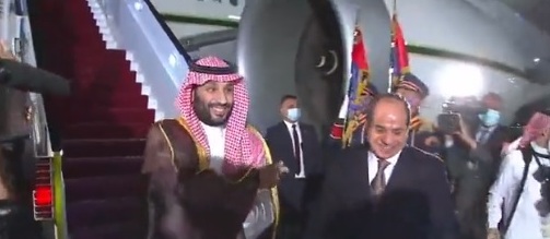 الأمير محمد بن سلمان يصل مصر ..فيديو