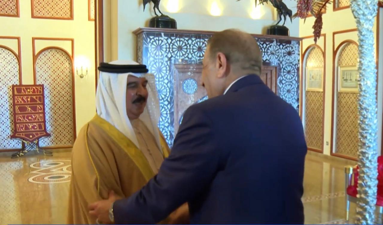 الدغمي ينقل تحيات جلالة الملك عبدالله الثاني إلى اخيه ملك البحرين