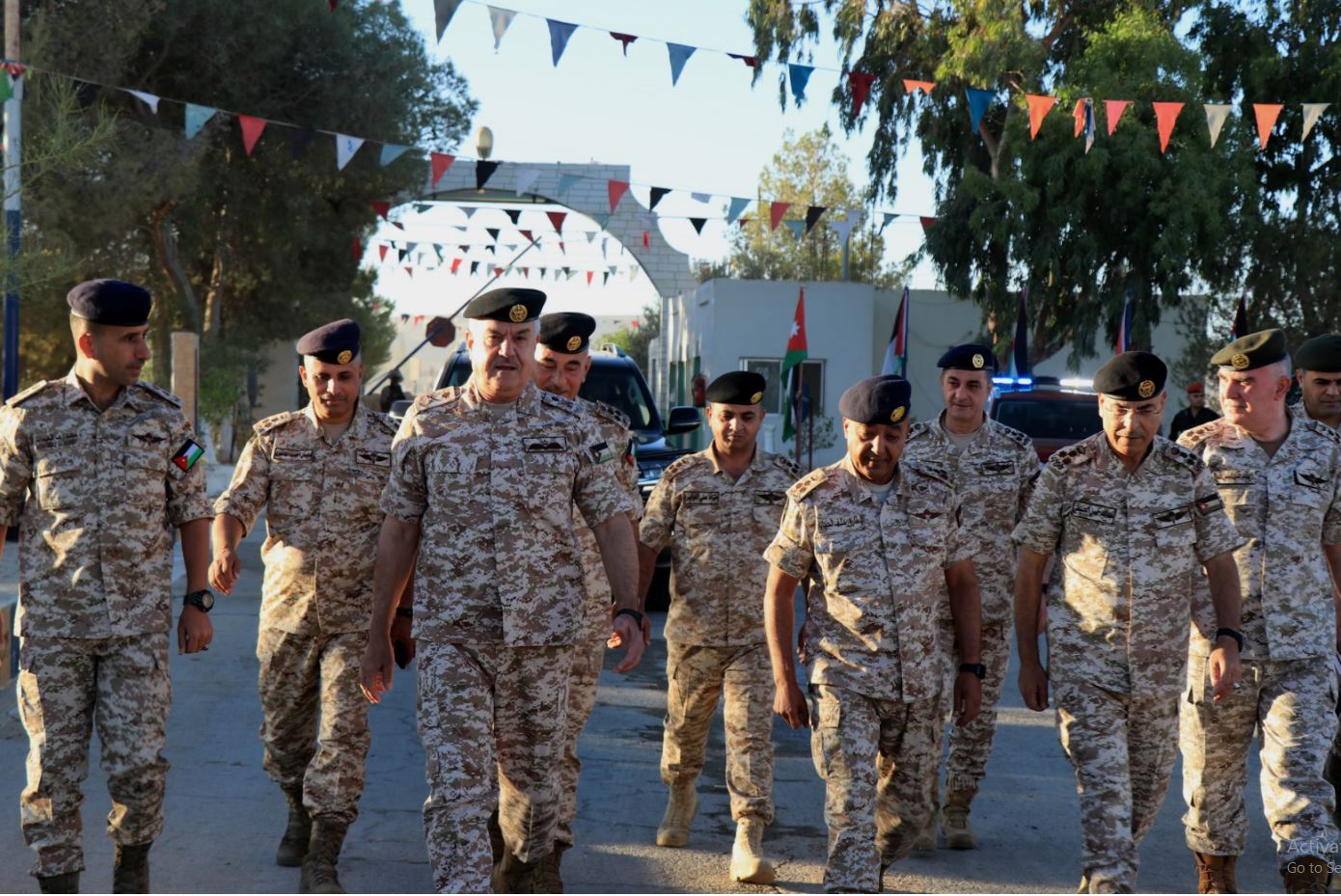 بالصور .. اللواء الحنيطي يشارك نشامى القوات المسلحة أداء صلاة العيد