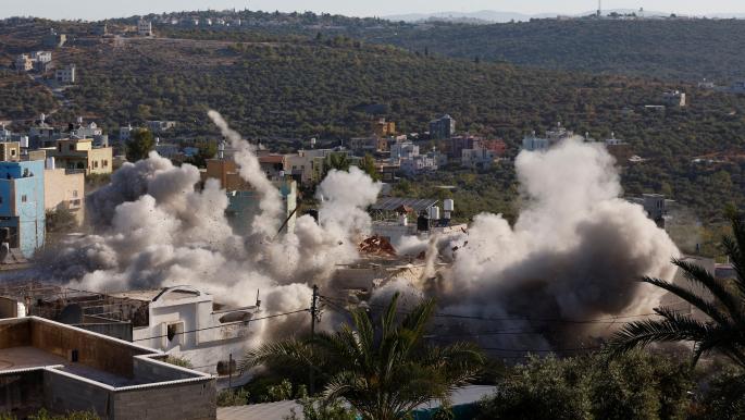 الاحتلال الإسرائيلي يهدم منزلي منفذي عملية سلفيت..فيديو