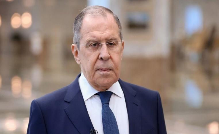 وزير الخارجية الروسي يصل القاهرة في زيارة رسمية ضمن جولة تشمل عدة دول افريقية