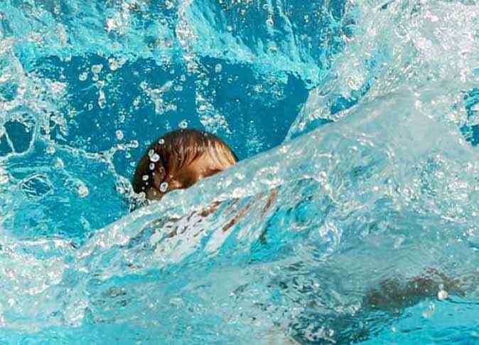 طفلة كويتية تقضي داخل بركة سباحة بمنطقة العالوك