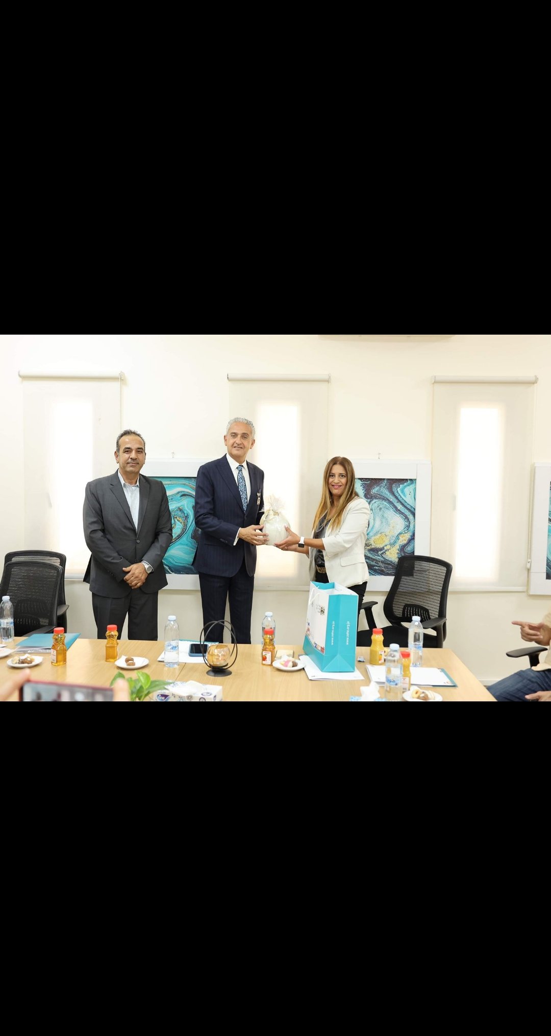 رئيس بلدية رام الله يطلع على تجربة مركز زها الثقافي