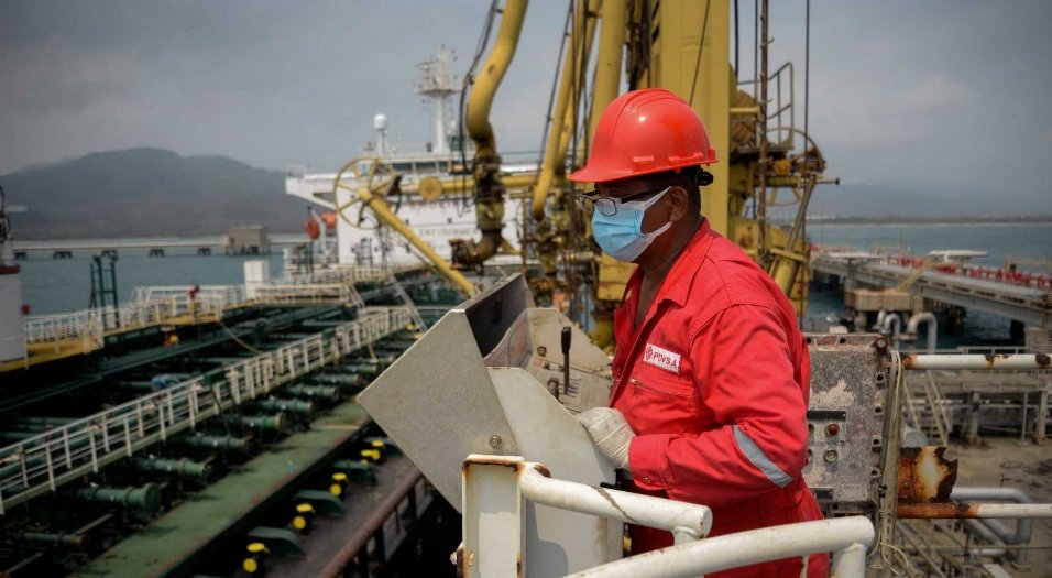 صادرات فنزويلا النفطية تهبط 27 بالمئة في يوليو