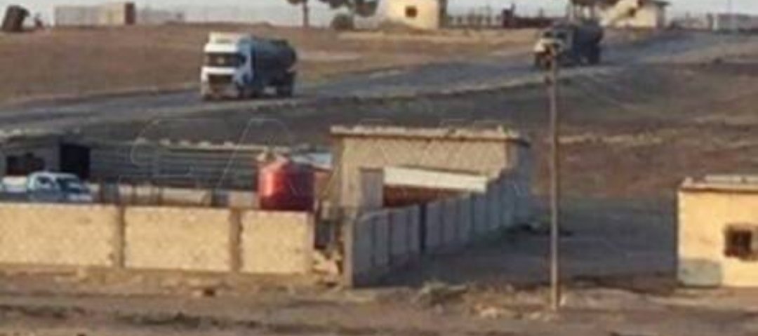 “سانا”: القوات الأمريكية تسرق حمولة 100 صهريج من النفط السوري إلى شمال العراق