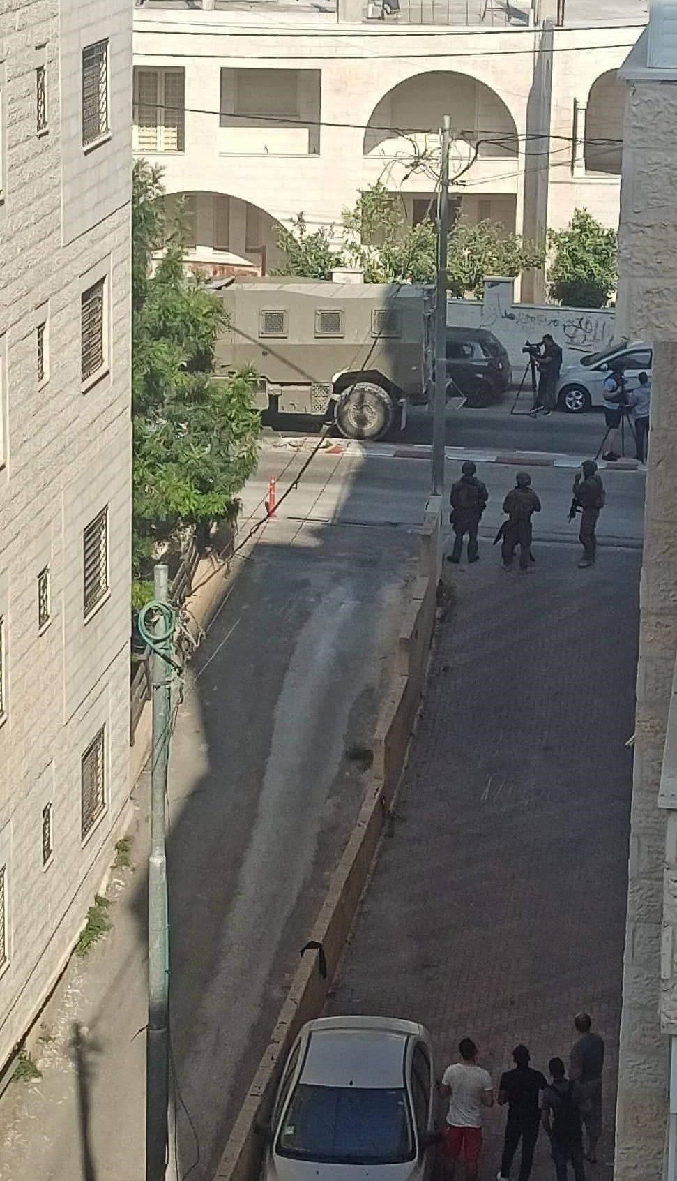 شاهدوا … القوات الإسرائيلية تقتحم رام الله وتعتقل فلسطينيين