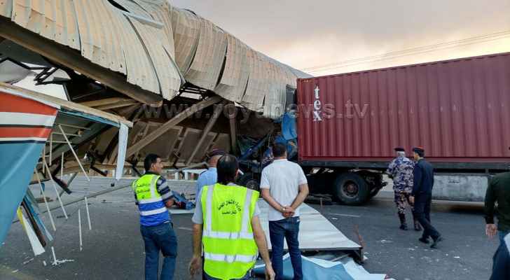 الأشغال تُعيد فتح طريق المطار الذي اُغلق فجرا بسبب سقوط جسر للمشاة