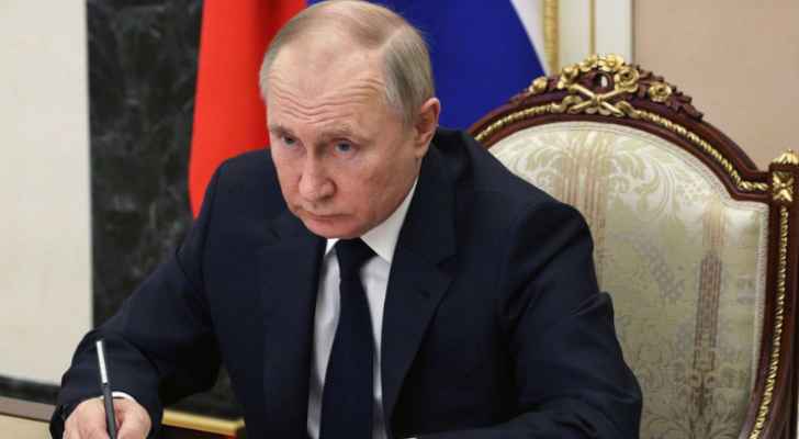 الرئيس الروسي يوقع قانونا يشدد العقوبات على رافضي القتال