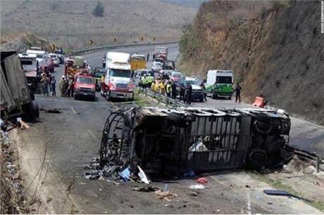 18 قتيلا بحادث تصادم حافلة ركاب بصهريج وقود في المكسيك