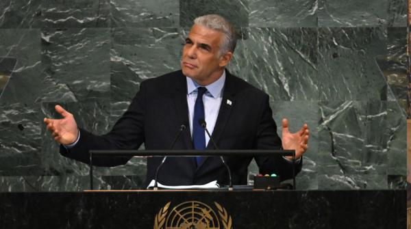 لابيد : يؤيد حل الدولتين شريطة ان تكون الدولة الفلسطينية سلمية