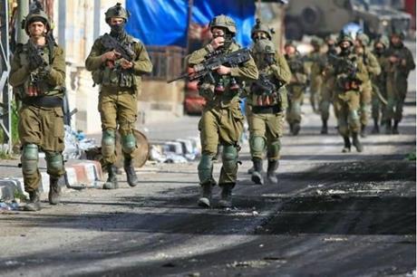 الاحتلال يعتقل فلسطينيا ويستولي على 3 شاحنات في أريحا