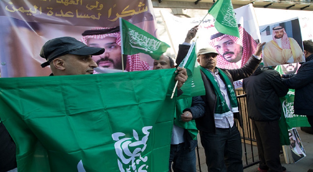 الحكومة السعودية تصدر قرارا بخصوص “العلم وصور القيادة”