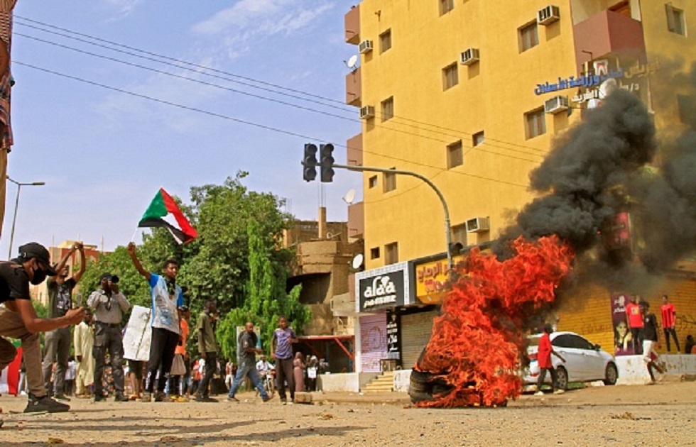 الخرطوم.. الشرطة تفرق مئات المتظاهرين