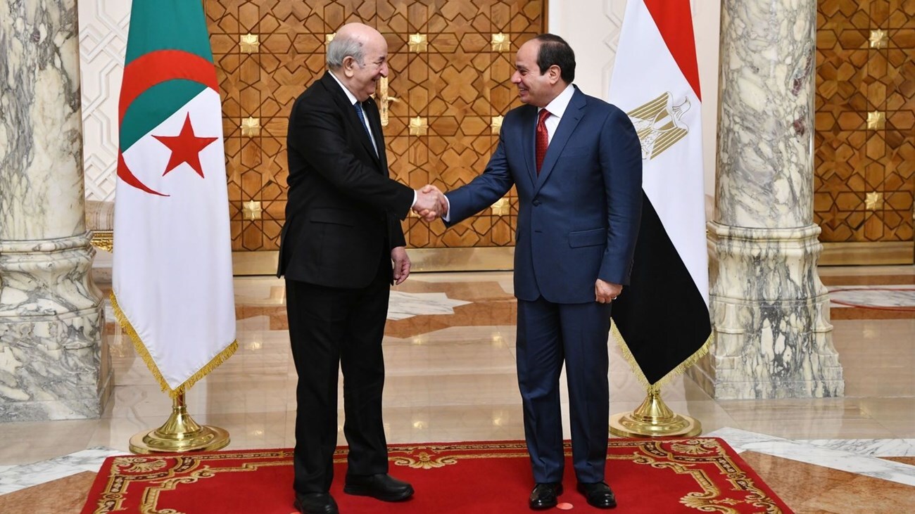الرئيس الجزائري يوجه رسالة للرئيس المصري