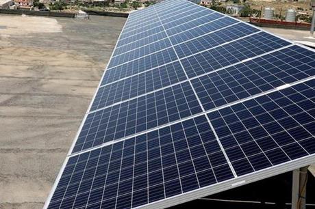 الخضري : المباشرة بمشروع لتزويد 10 مساجد في الرصيفة بالطاقة الشمسية