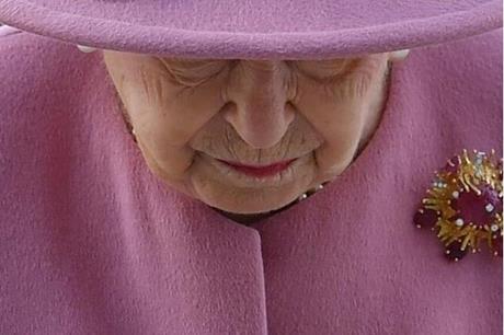 ماذا يحدث حال توفيت الملكة اليزابيث؟