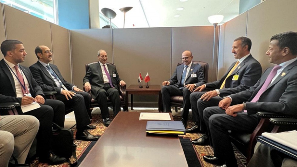 وزير الخارجية السوري يبحث مع نظيره البحريني “مد الجسور مع الأشقاء”
