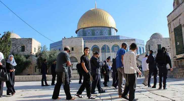 الاحتلال يعتقل خمسة مرابطين من المسجد الأقصى