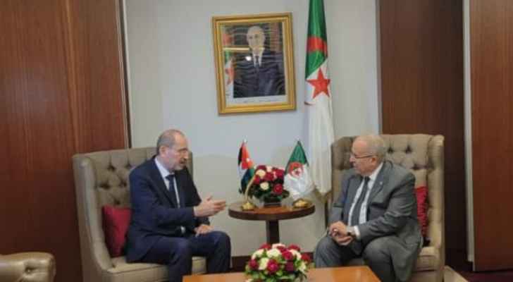 الصفدي ينقل رسالة الملك إلى الرئيس الجزائري