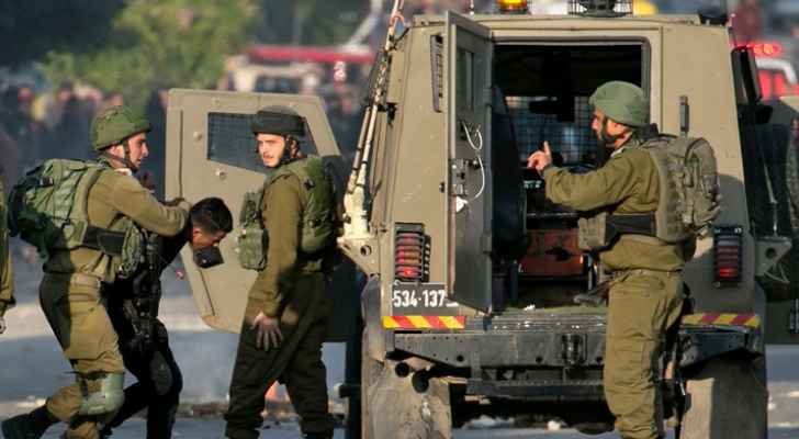 الاحتلال يعتقل ٤ فلسطينيين في القدس
