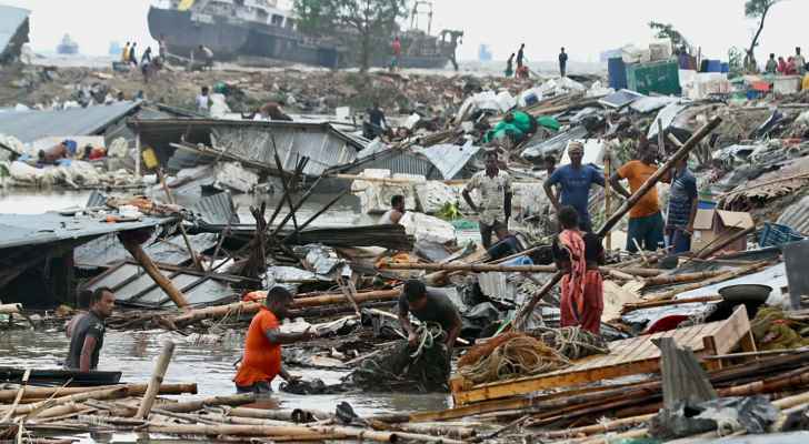 ٢٨ قتيلاً على الأقل إثر اعصار ضرب بنغلادش