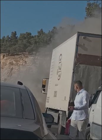 احتراق مركبة على طريق جرش – عمان