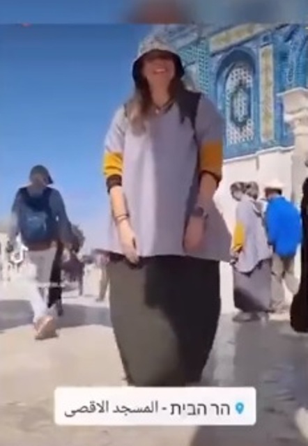 شاهدوا .. مستوطنة إسرائيلية ترقص بشكل استفزازي في باحات المسجد الأقصى